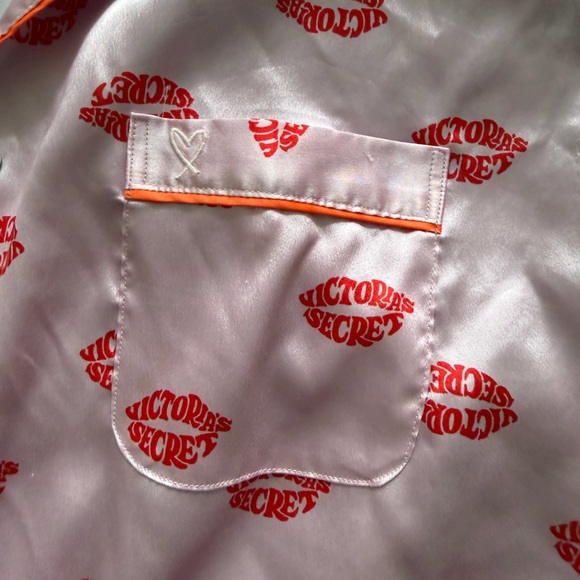 Victoria's Secret Afterhours Satin Lip-Print Sleep Set - Picture 4 of 4